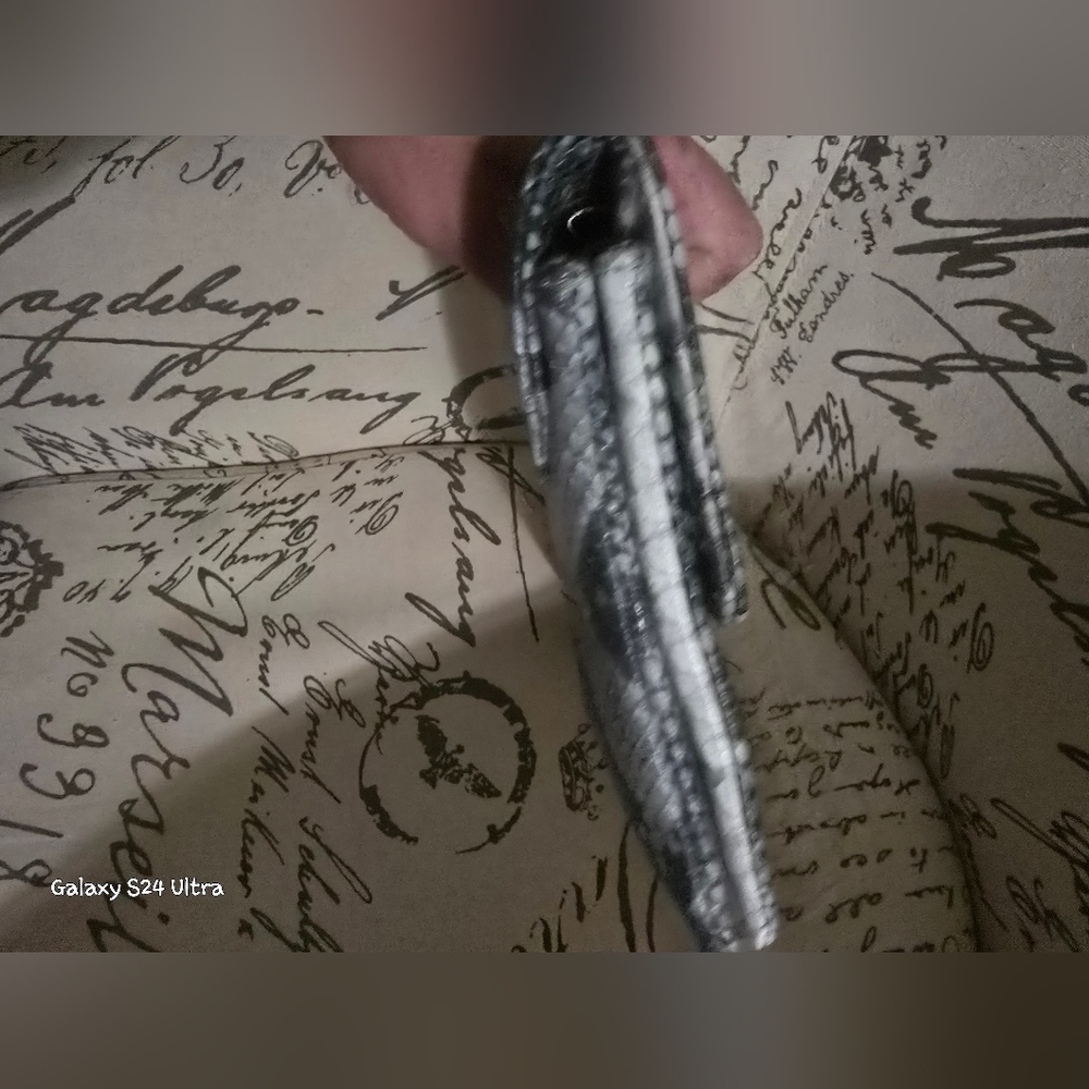 Beautiful Gray/Blk Python Textured Clutch/Crossbo… - image 5